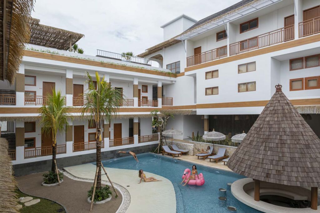6 Bali Budget Hotel for Your Low-Cost Vacation 2 Roomates Pool