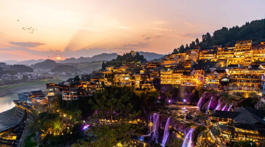 China Scenic Explorer: Zhangjiajie, Chongqing & Beyond