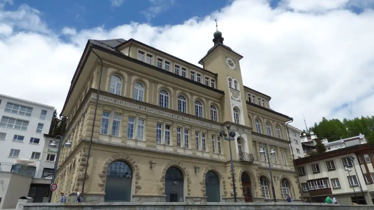 10D7N Scenic Switzerland + Zermatt + Interlaken PLUZZ Blausee 8 Vaduz - St. Moritz - Milan